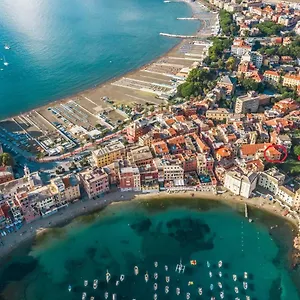 https://appartamento-la-baia-del-silenzio.hotelitalianriviera.com